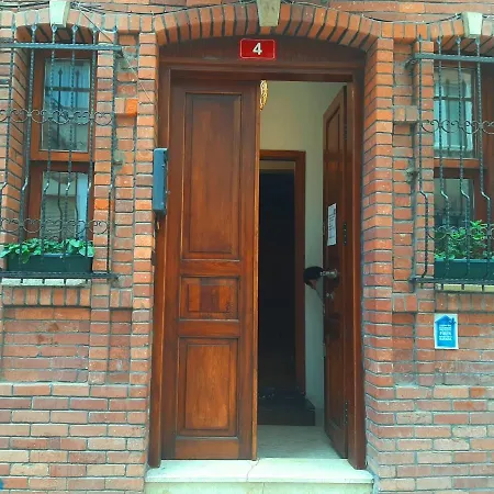 Mahzen Otel