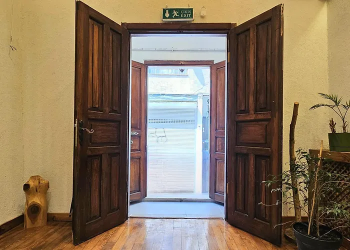 Mahzen Стамбул